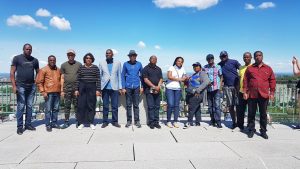 Photo de groupe lors d'une sortie touristique pendant la formation sur la Préparation à l'accréditation MPDI - Manager de projet de développement international