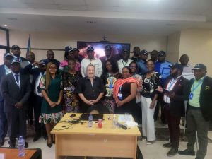 La photo officielle des participants du séminaire sur mesure.